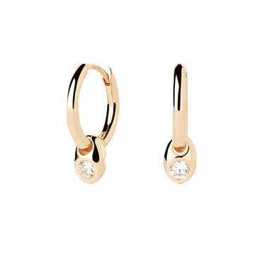 Σκουλαρίκια κρίκοι PDPAOLA AR01-C26-U Essentials Delta Hoops σε χρυσό χρώμα με κρεμαστό μονοπετράκι με λευκό ζιργκόν.